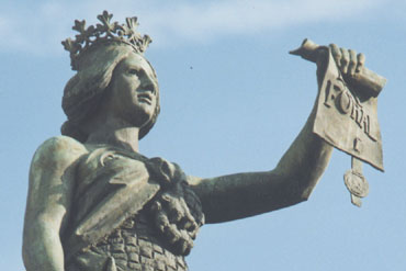 Imagen estatua de los fueros